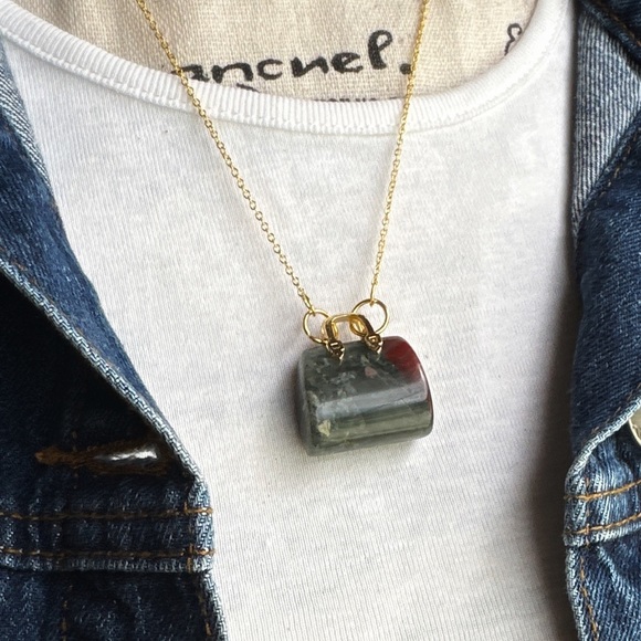 Bloodstone carved handbag vermeil gold pendant necklace/ protection /abundance - Picture 2 of 6